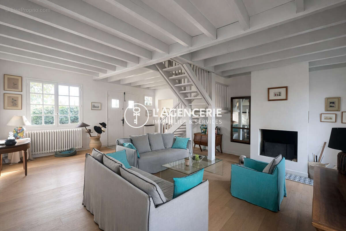 Maison à LARRESSORE