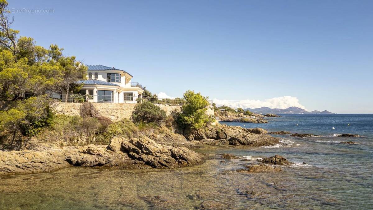 Maison à ROQUEBRUNE-SUR-ARGENS