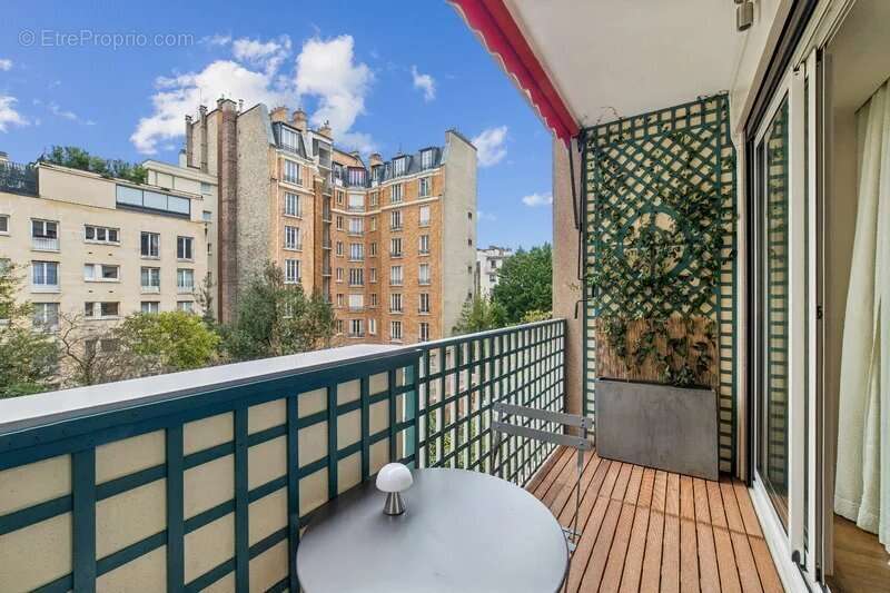 Appartement à NEUILLY-SUR-SEINE