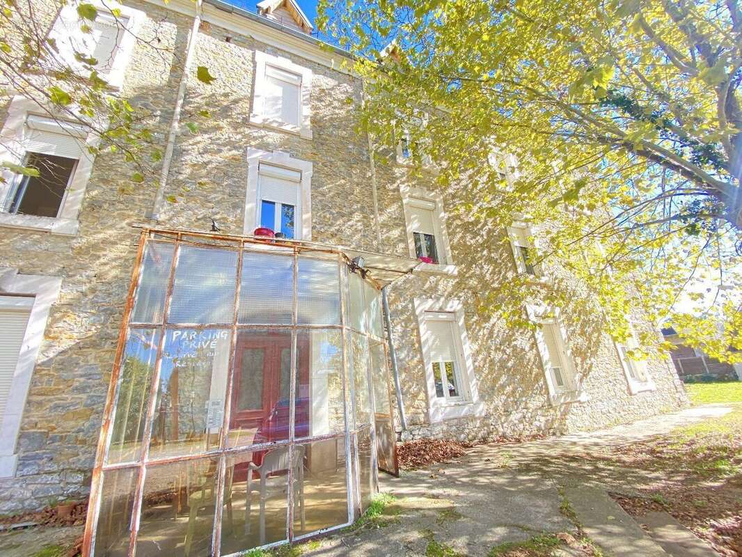 Investissement idéal à deux pas de Rocamadour : T2, ascenseur, parking, jardin commun. - photo 6