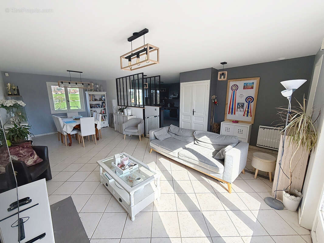 Maison à SAINT-MARTIN-LA-PLAINE