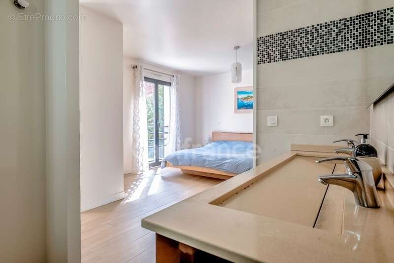 Maison à vendre P8 FONTENAY SOUS BOIS (94) au cœur des Rigollots, en limite de VINCENNES, 215 m² avec jardin arboré, terrasse et - photo 13