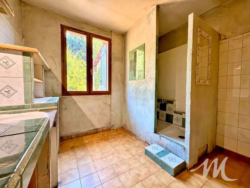 Maison de plain-pied sur 3200 m² de terrain à vendre à Aups ! - photo 4