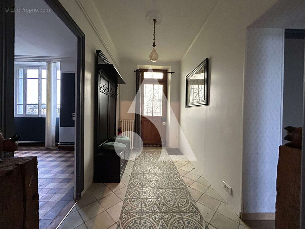 Maison secteur COULOMMIERS 6 pièces 195 M² - photo 2