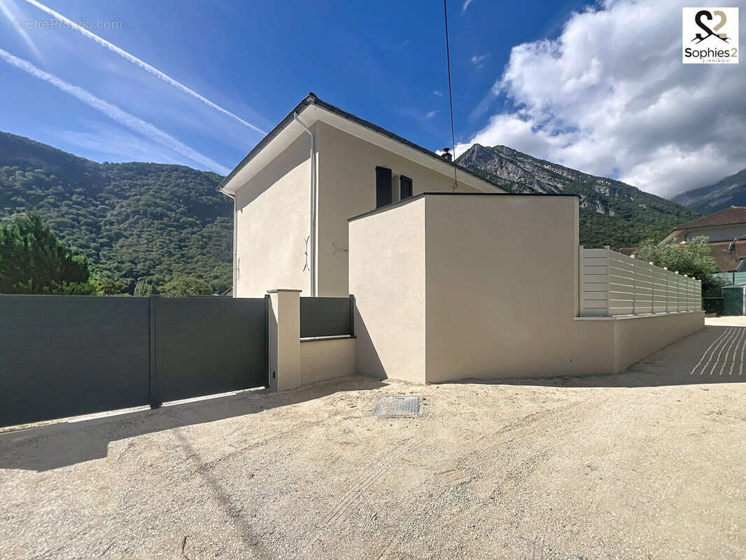 Maison 134 m² à Saint-Paul-De-Varces  - photo 2