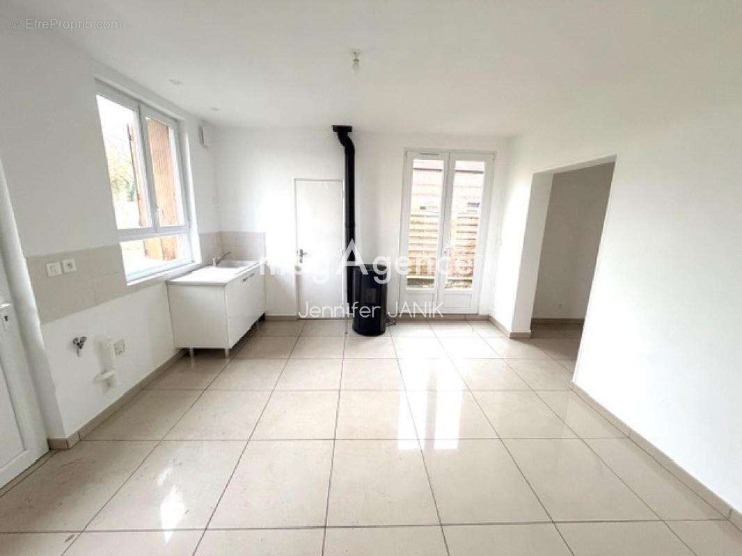 Maison à MAIGNELAY-MONTIGNY