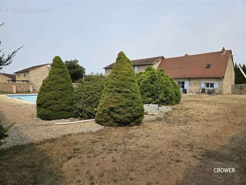 Maison à DOMPIERRE-LES-EGLISES