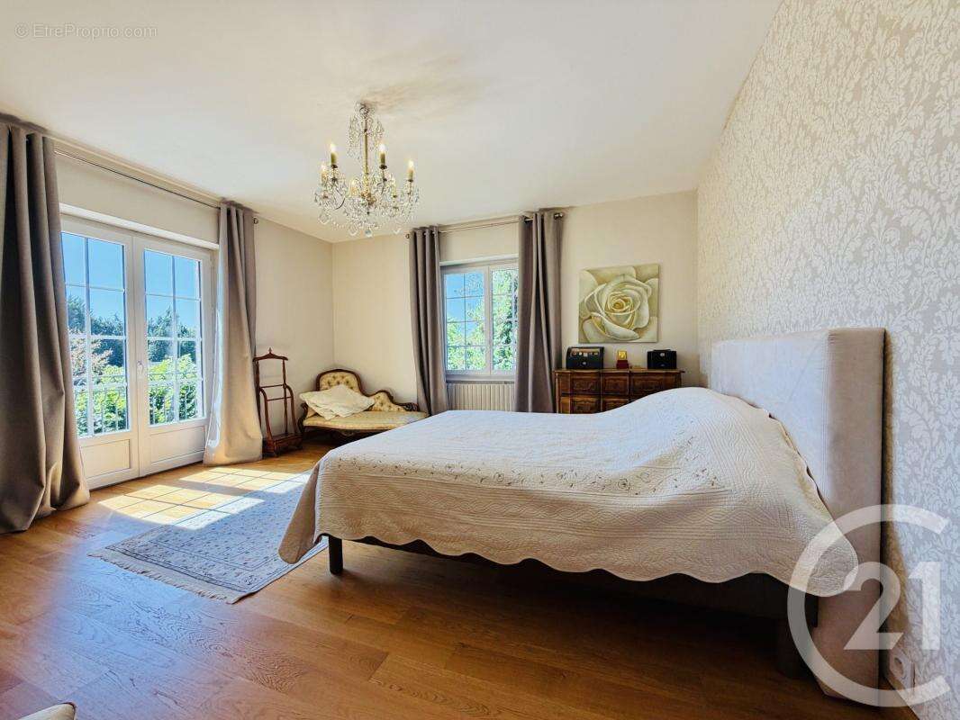 Maison 189 m² à Saint-Priest-Taurion  - photo 19
