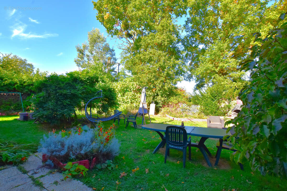 Maison à LES ESSARTS-LE-ROI