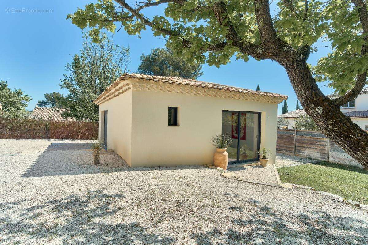 Maison à LE PUY-SAINTE-REPARADE