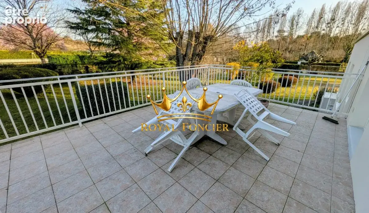 Terrasse donnant sur le séjour