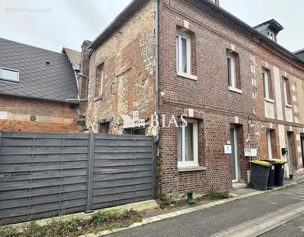 Appartement à BOURG-ACHARD