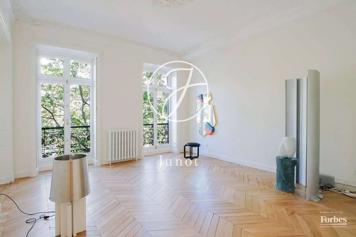 Appartement à PARIS-8E