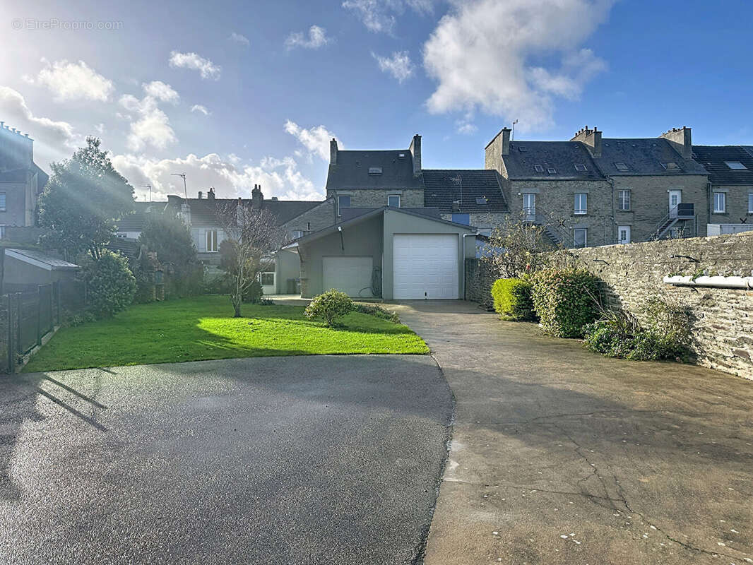 Maison à EQUEURDREVILLE-HAINNEVILLE