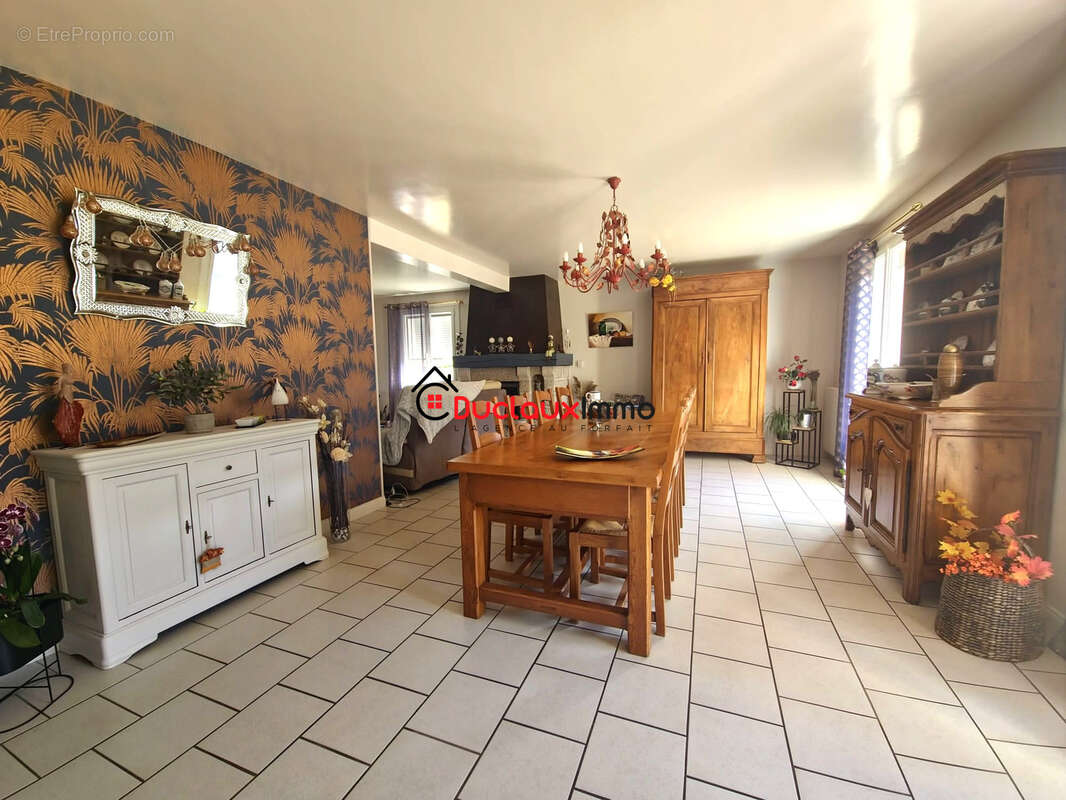 Maison à SANSAC-DE-MARMIESSE