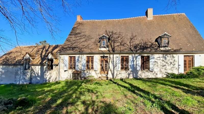 Maison à CHAVROCHES