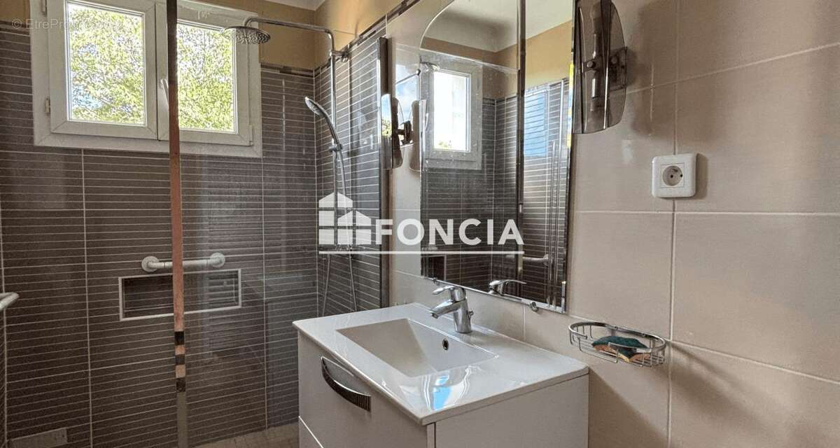 Maison à BAGNOLS-SUR-CEZE