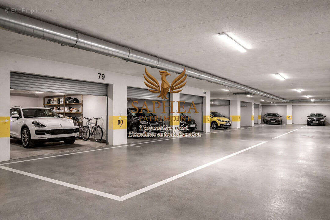 Parking à LA LONDE-LES-MAURES