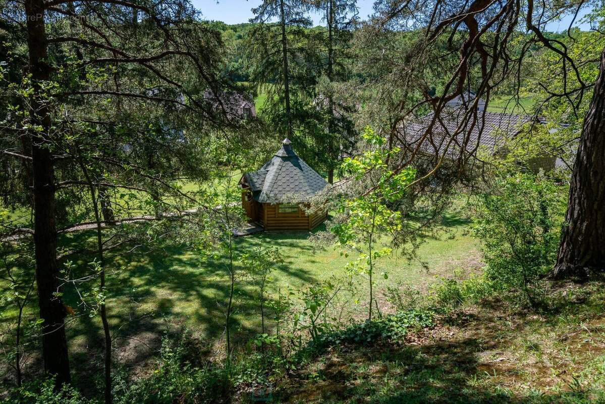 Voici une propriété au calme et à proximité de tout ! - photo 8