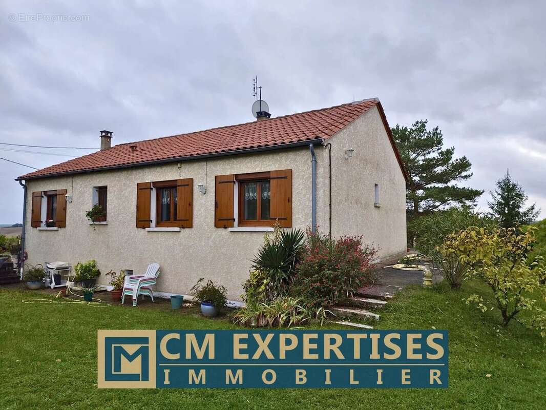 Maison à LEGUILLAC-DE-L&#039;AUCHE