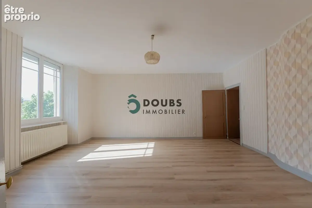 Appartement de 150 m² et 150 m² de combles aménageables - 4 pieces à orchamps-vennes - photo 5