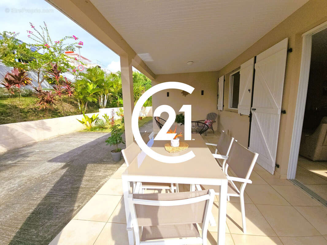 Maison à RIVIERE-SALEE