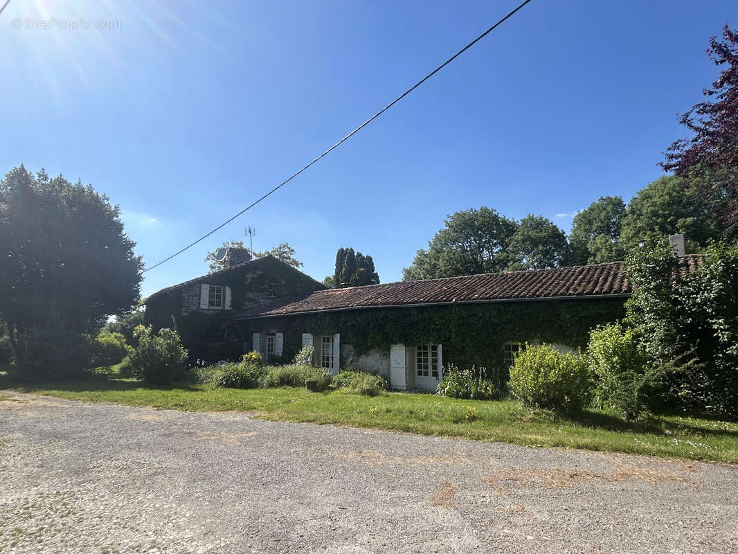 Maison à MONTEMBOEUF