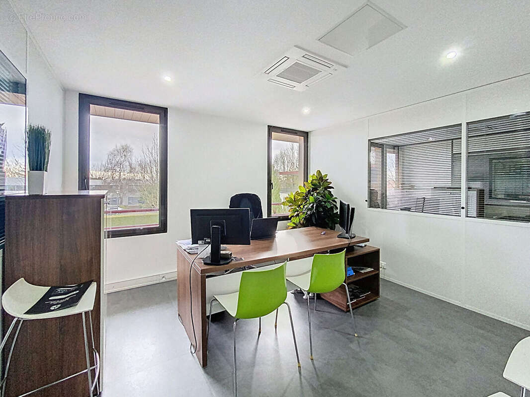 Commerce à MAGNY-LE-HONGRE