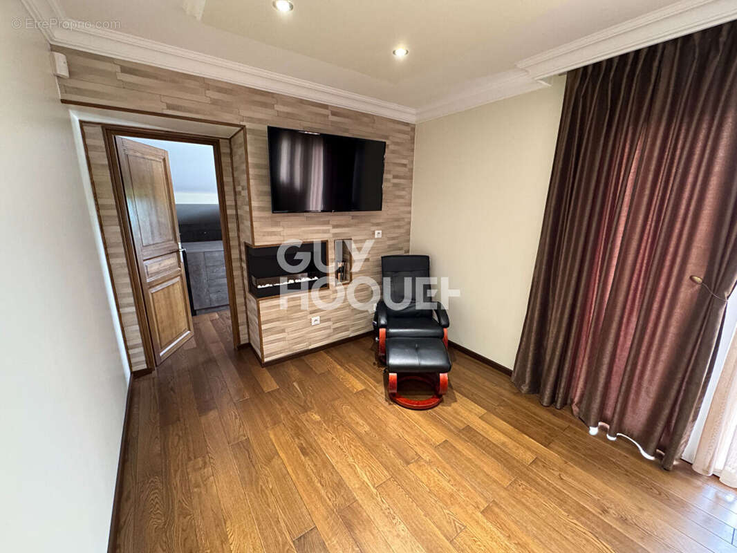 Maison à DECINES-CHARPIEU