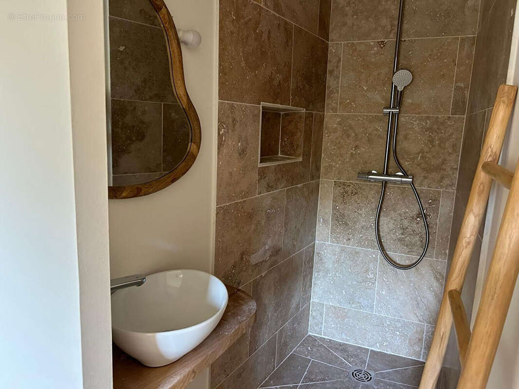 Maison à FONTVIEILLE