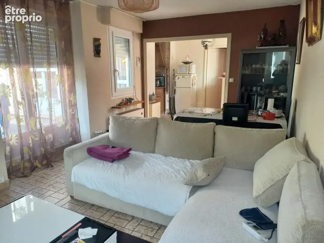 VIERZON,appartement en rez de jardin,trois chambres,avec vaste terrasse,parking en sous sol et cave - photo 6