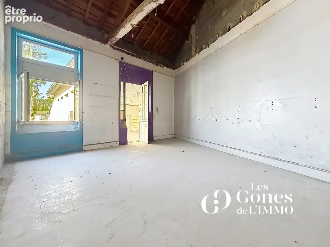 Craponne centre Plateau 120m2  avec mezzanines,  jardin de 100 m2, parking - photo 9