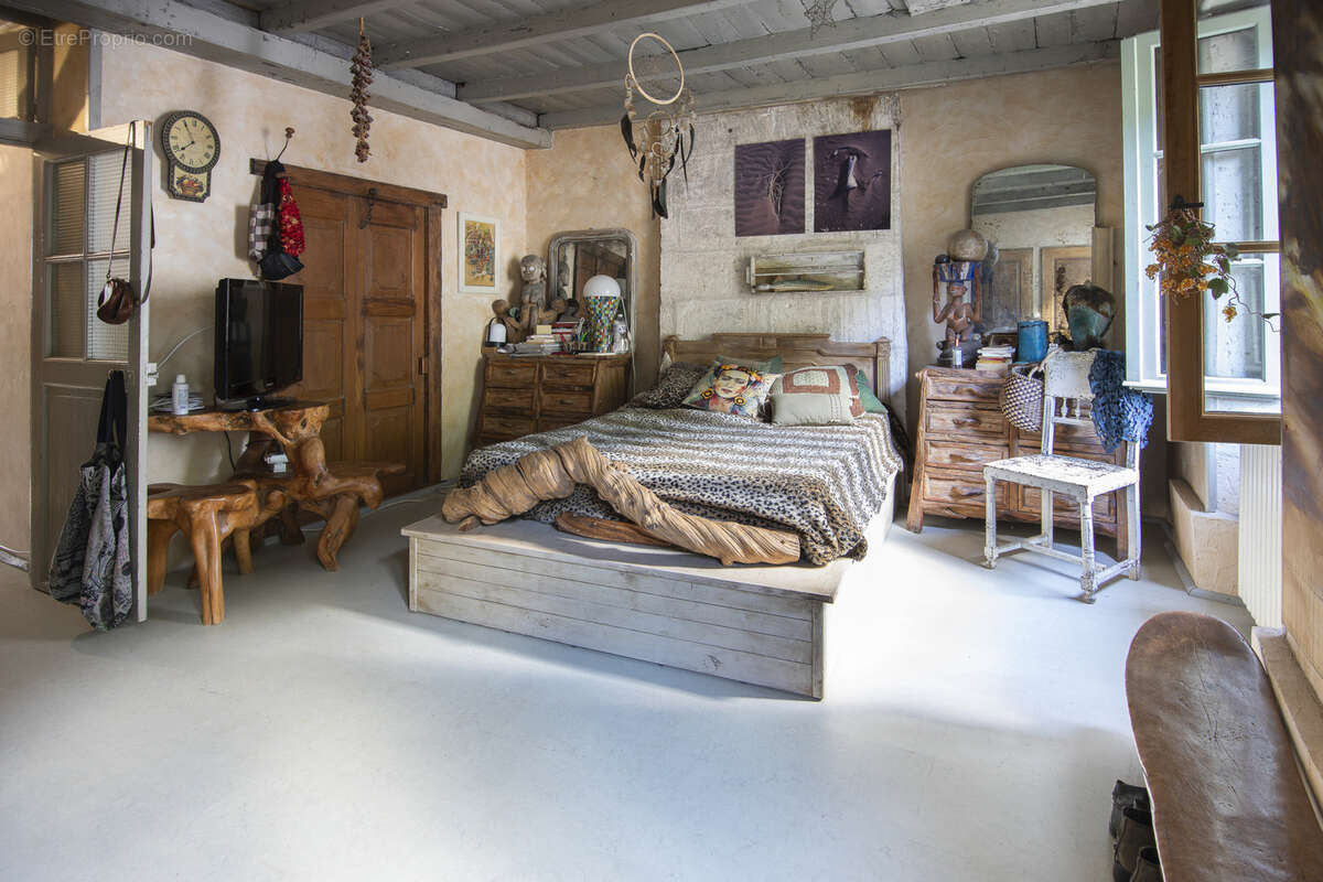 Immeuble en plein cœur de Brantome en Périgord, 8 pièces, 4 chambres et une terrasse à l’étage d’environ 50 m2 - photo 5