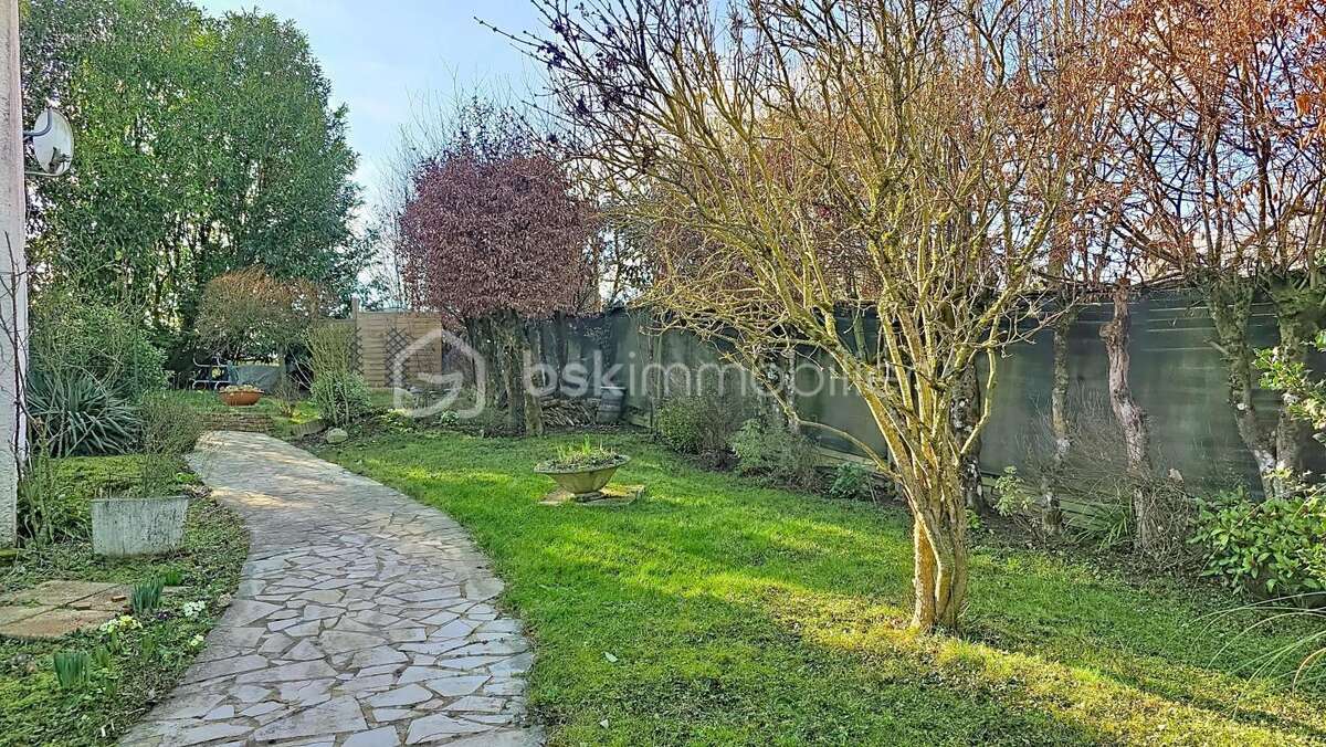Maison à JOUY-LE-CHATEL