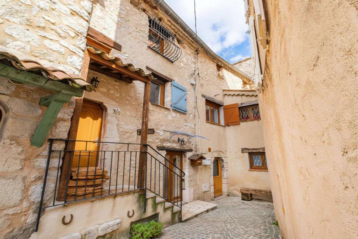 Maison à SAINT-VALLIER-DE-THIEY