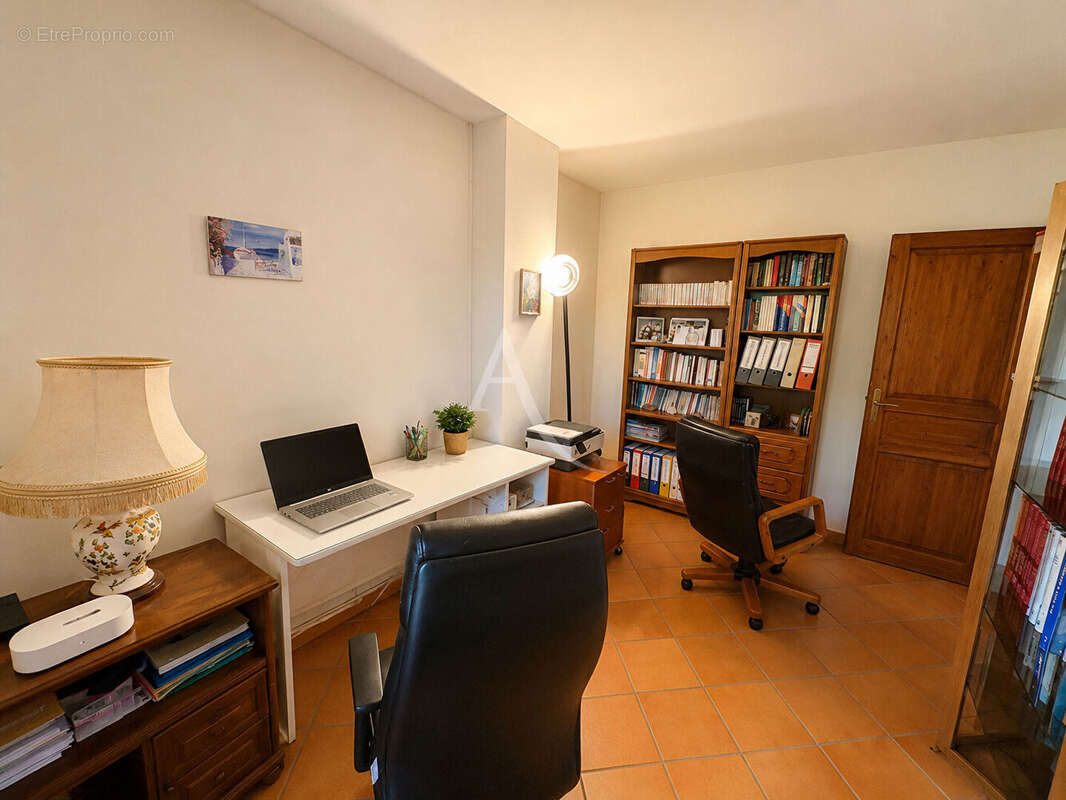 Maison familiale de 110 m² avec 4 chambres et beau terrain de 445 m² - photo 12