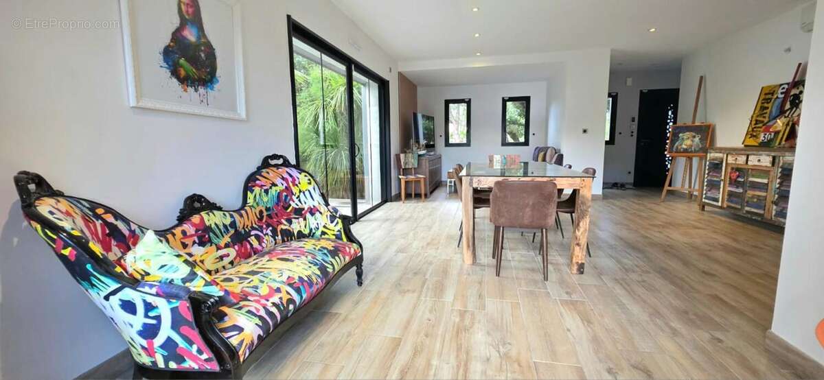 Maison 140 m² à La Teste-De-Buch  - photo 3