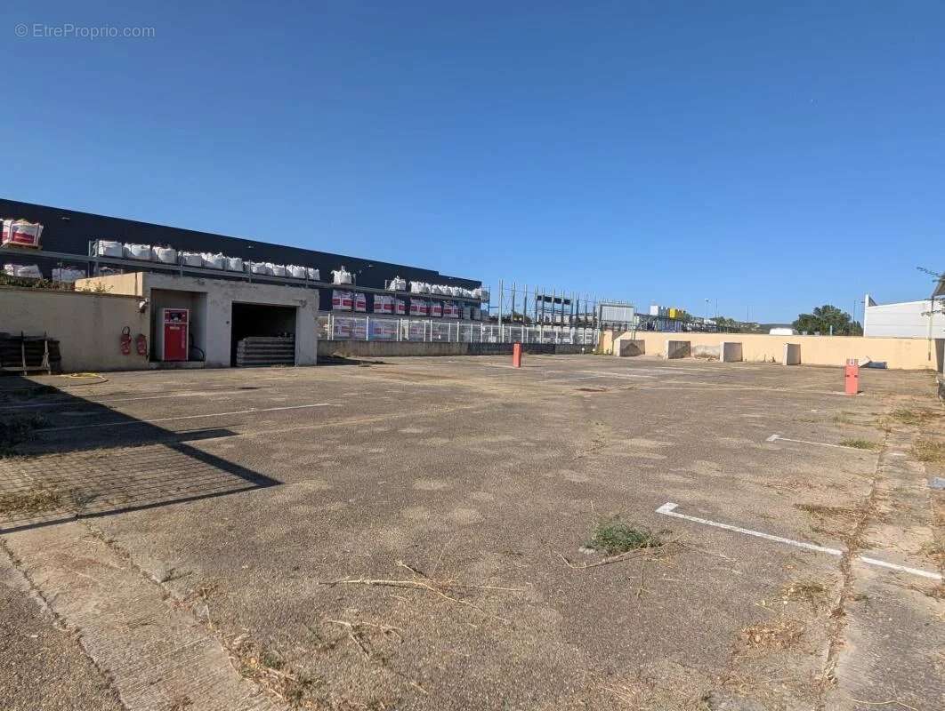 Local commercial 322m² - photo 3