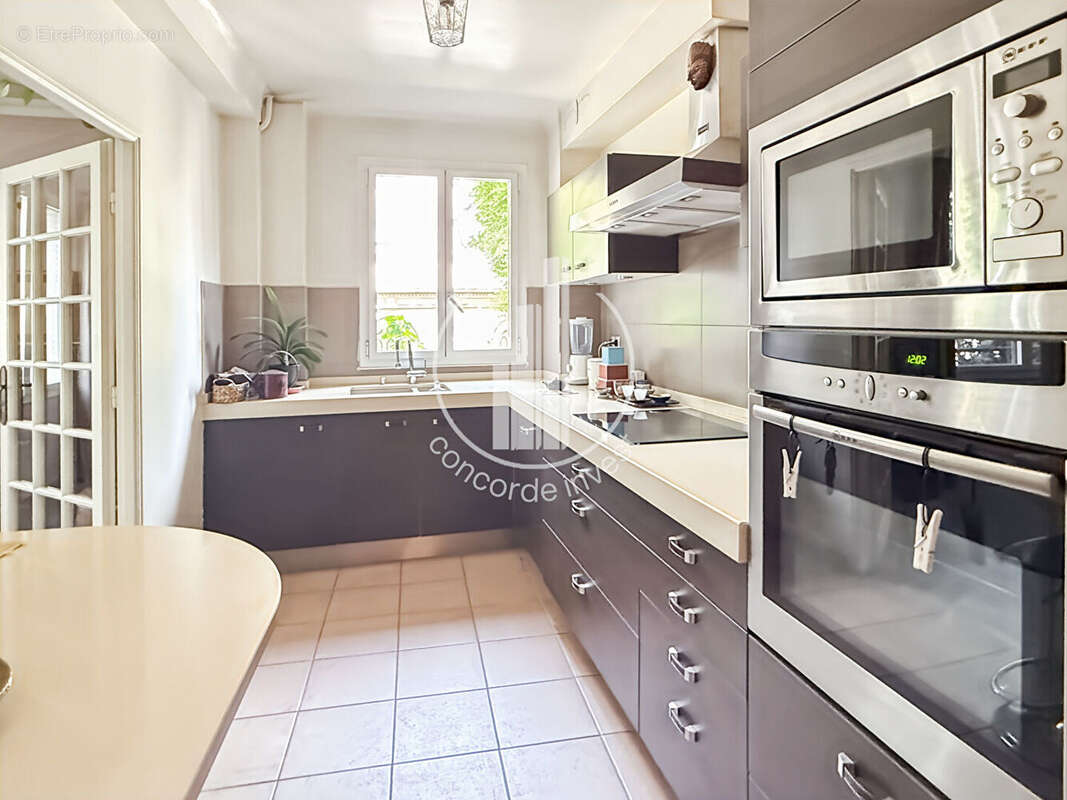 Appartement à NEUILLY-SUR-SEINE