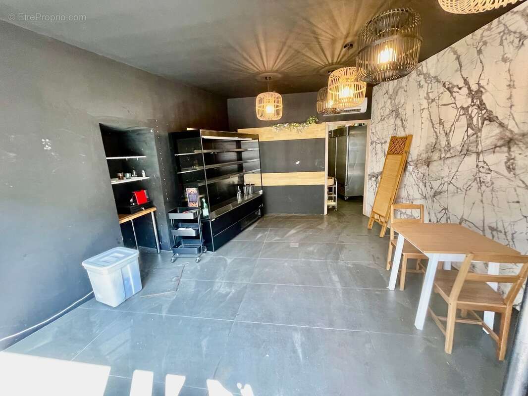 n°2 - Commerce à PLAN-DE-CUQUES