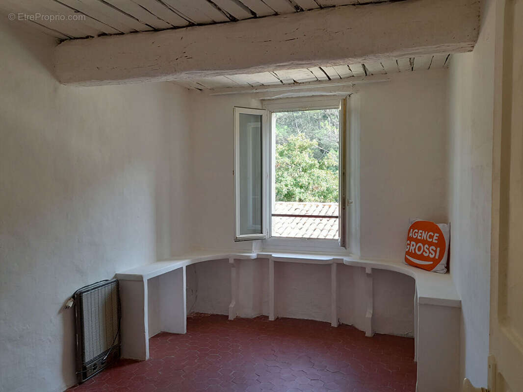 Maison à ENTRECASTEAUX