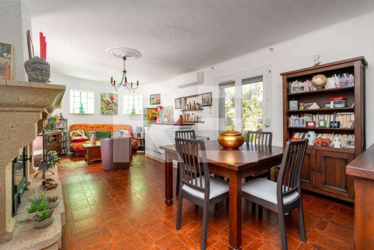 Appartement t4 avec terrasse , petit jardin et parking - photo 7