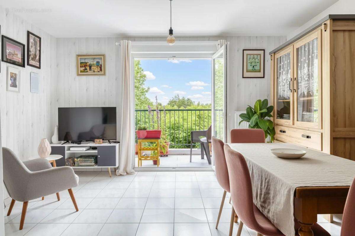 Appartement à LA RIVIERE-SAINT-SAUVEUR
