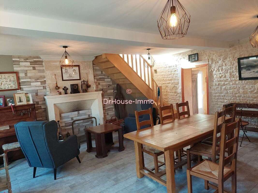 Maison à PRIN-DEYRANCON