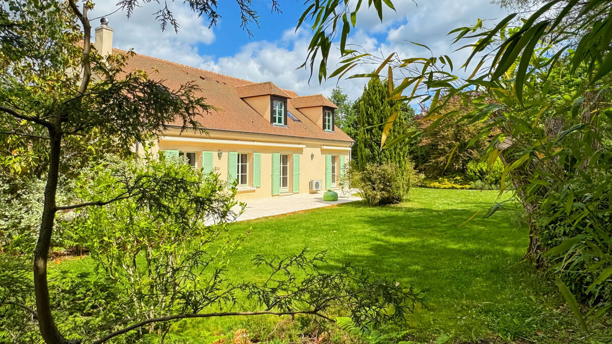 Maison à SAINT-NOM-LA-BRETECHE