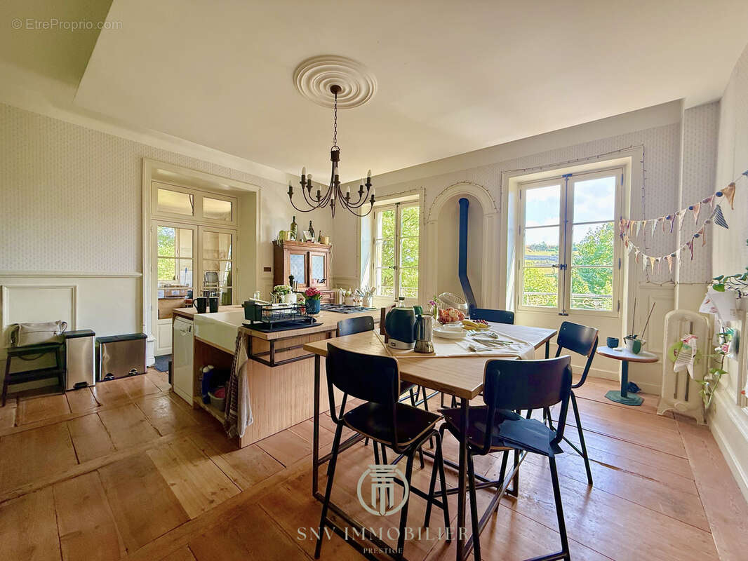 Maison de maître avec vue rénovée avec nombreuses dépendances, jardin - photo 7