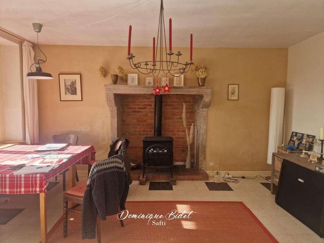 Photo 2 - Maison à COUTANSOUZE