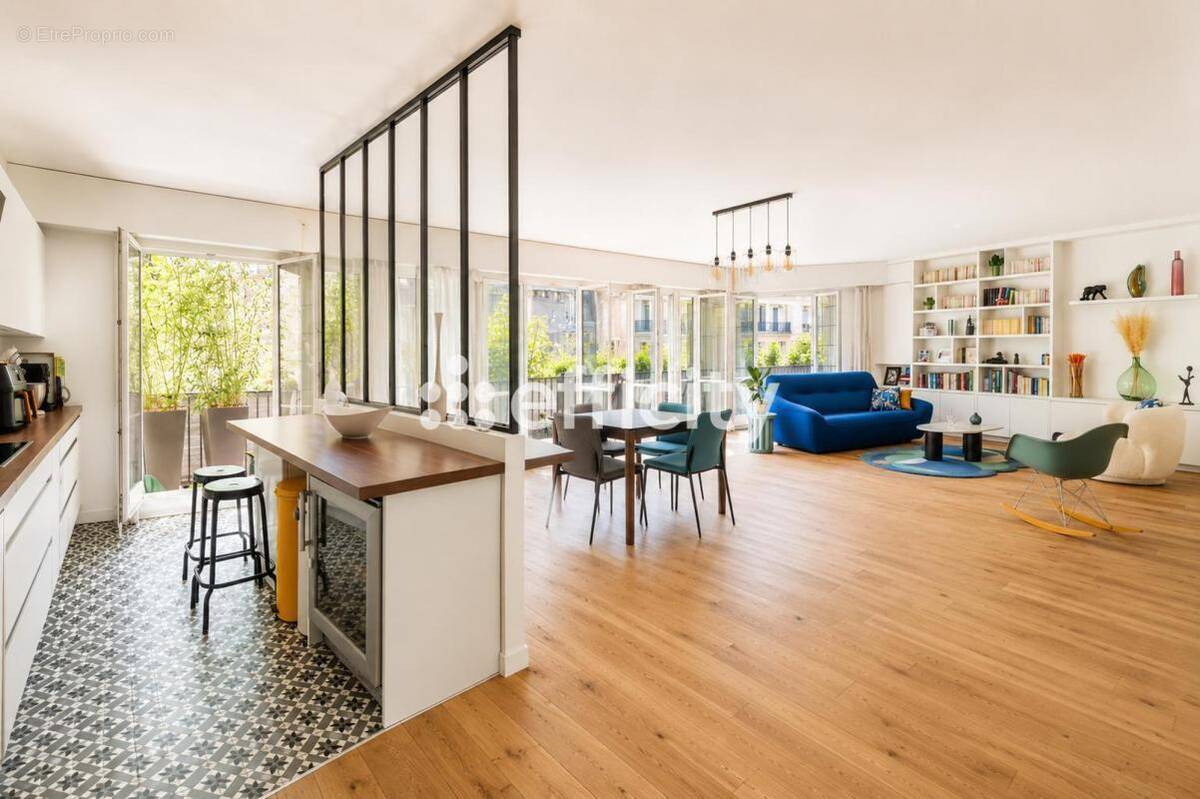 Appartement à PARIS-16E
