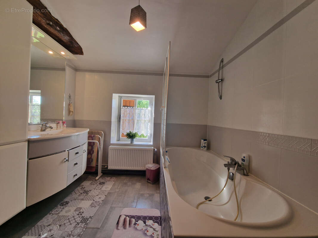 Maison à TUGERAS-SAINT-MAURICE