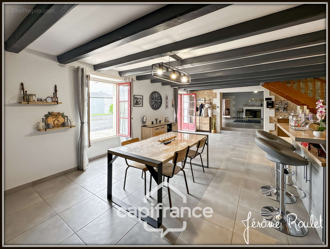Maison en pierre à vendre 6 pièces 4 chambres + studio indépendant sur terrain 3 260 m² avec dépendances Champigny-En-Rochereau  - photo 24